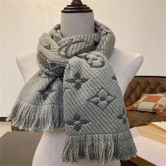 😛Louis Vuitton scarf with box😛 - Picture 8 of 8